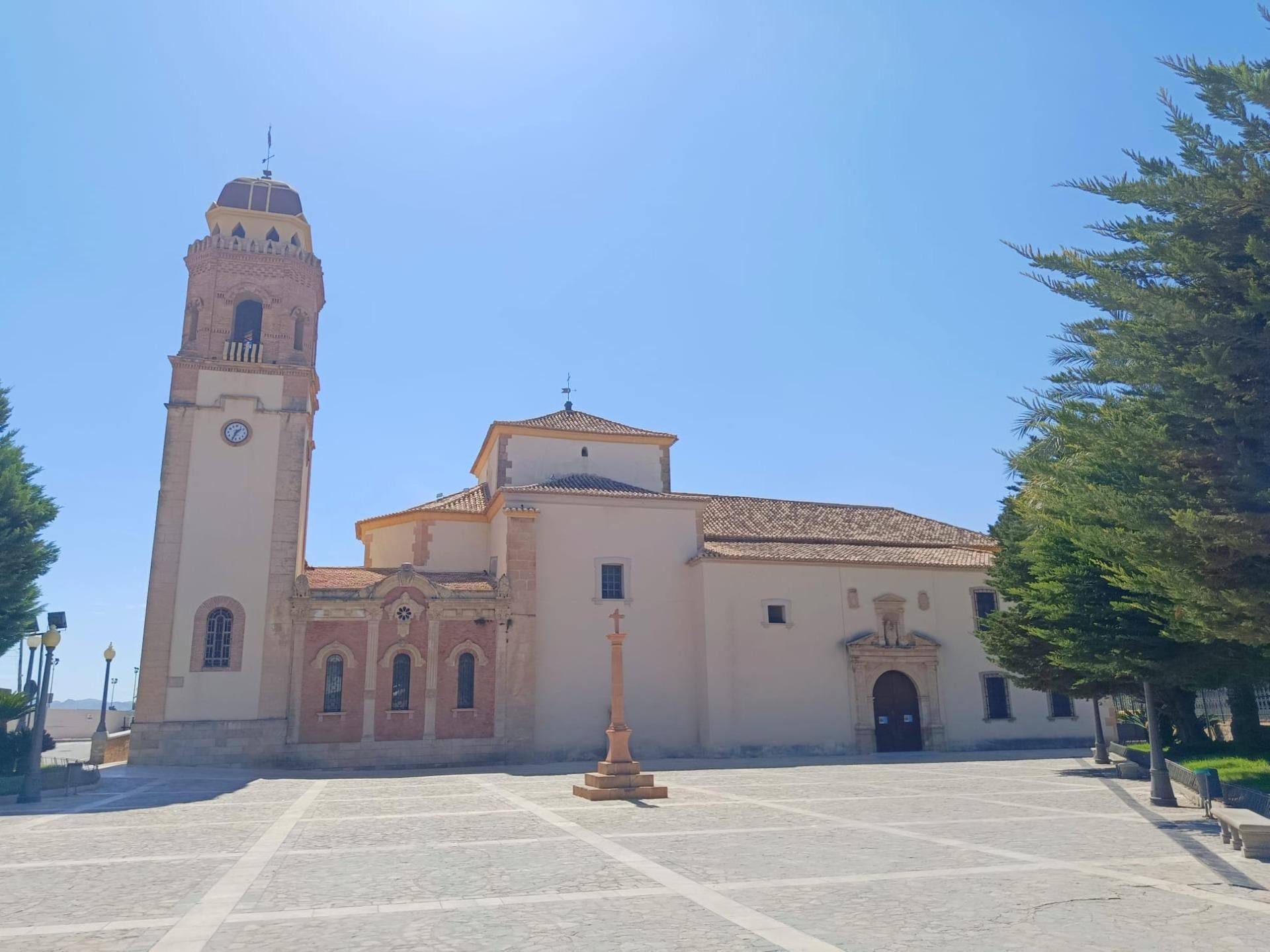 Vista exterior de Edificio en venta en Lorca