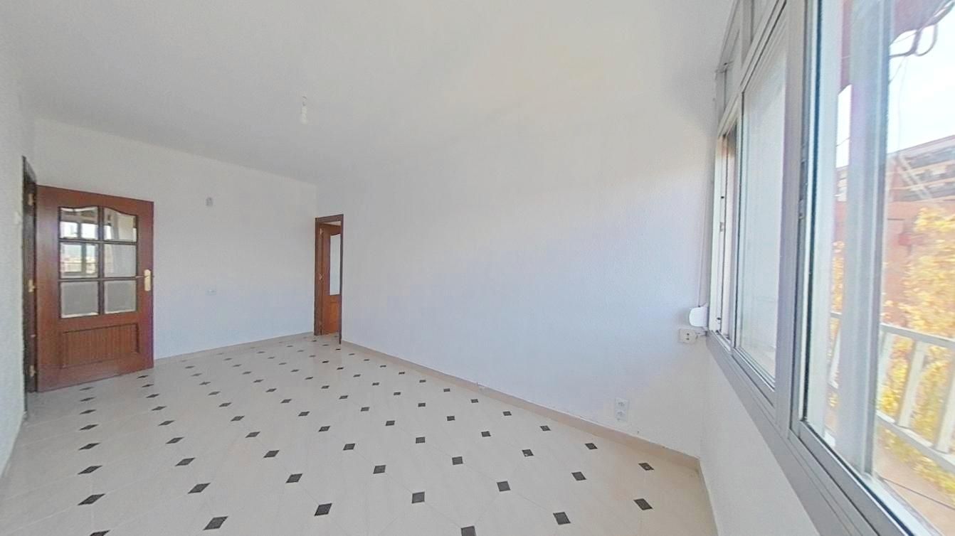 Flat for sale in Cornellà de Llobregat  with Oven