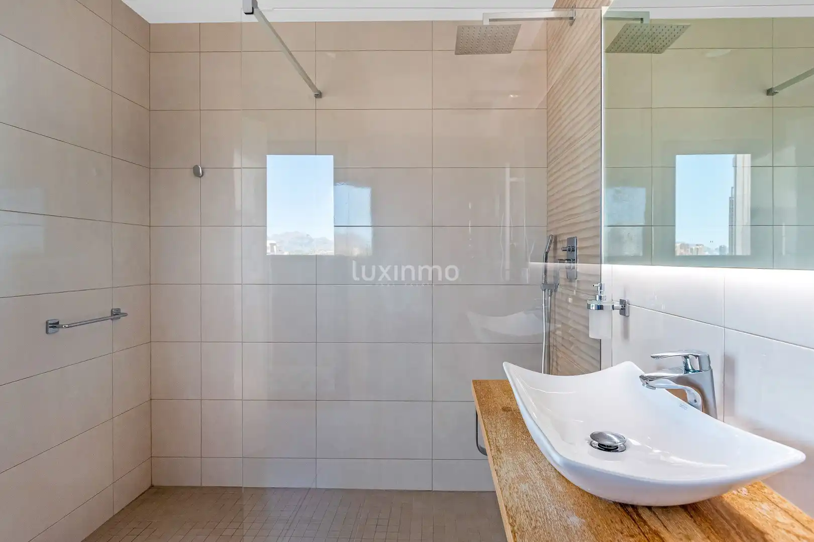 Bany de Àtic en venda en Villajoyosa / La Vila Joiosa amb Aire condicionat, Jardí privat i Terrassa