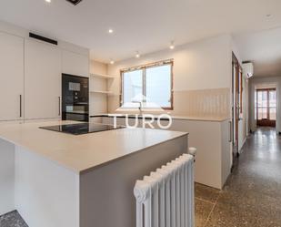 Cuina de Casa adosada de lloguer en Girona Capital amb Aire condicionat, Calefacció i Terrassa
