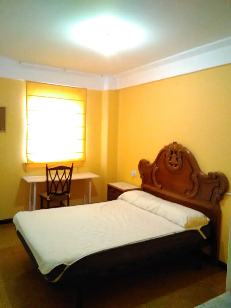 Habitación de Piso en venta en Santiago de Compostela  con Trastero y Balcón