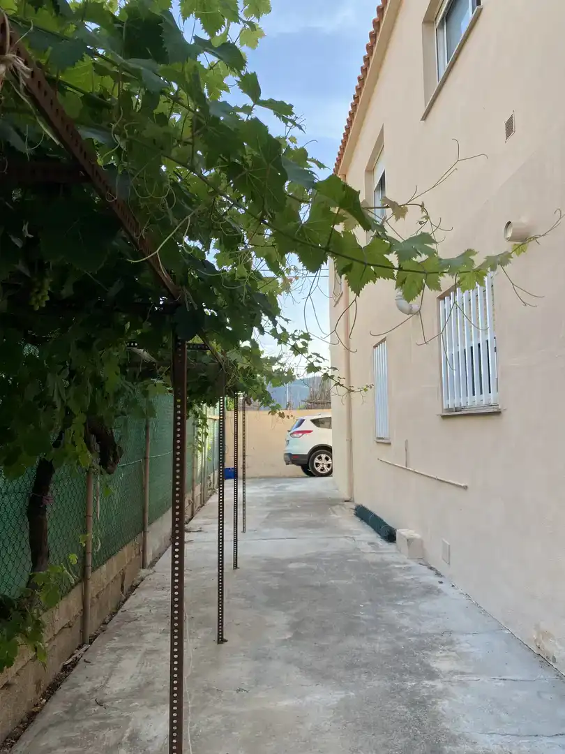 Parking de Casa o chalet de alquiler en Tavernes de la Valldigna con Jardín privado y Amueblado