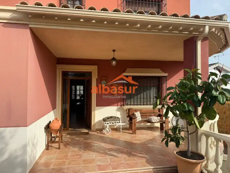 Chalet con piscina en venta en Calle Alcornoque