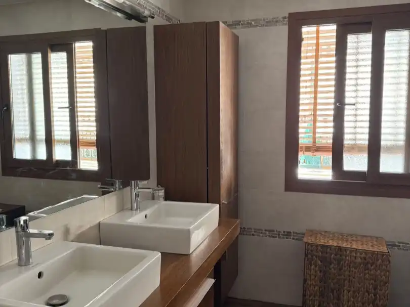 Bany de Apartament en venda en Marbella amb Aire condicionat