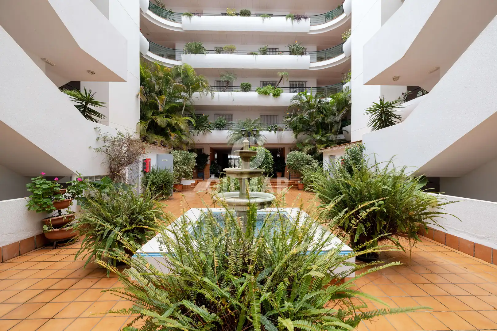 Jardí de Dúplex en venda en Marbella amb Piscina i Balcó