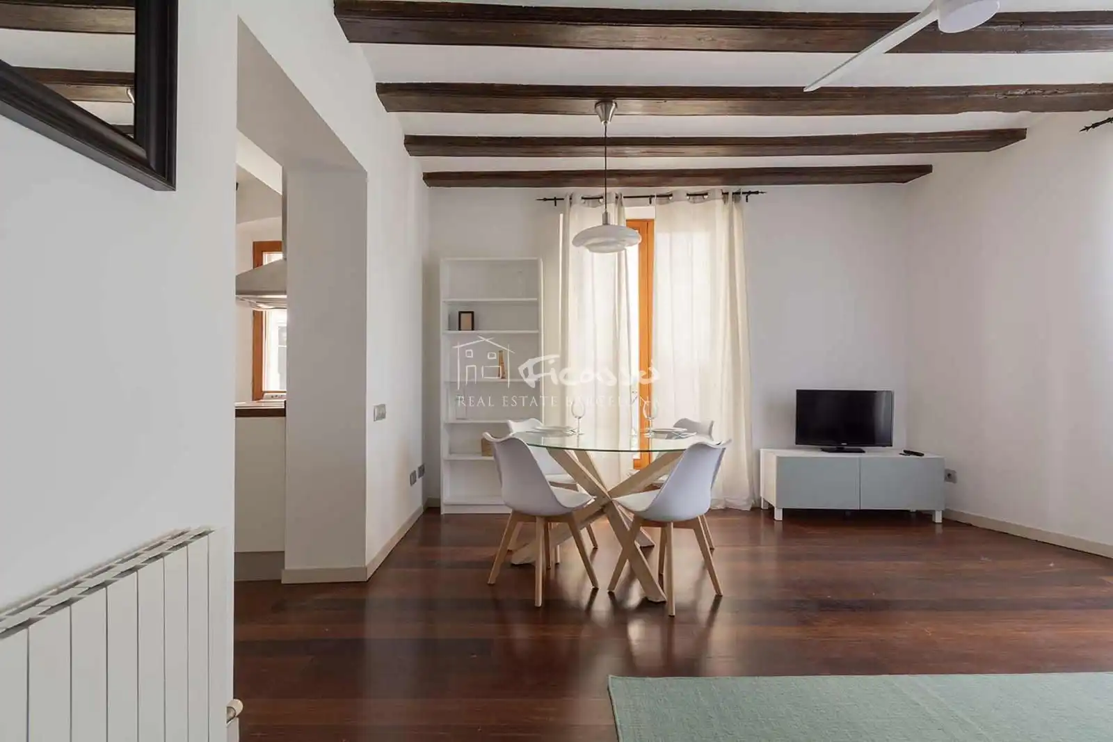 Sala d'estar de Pis de lloguer en Barcelona amb Calefacció, Parquet i Moblat