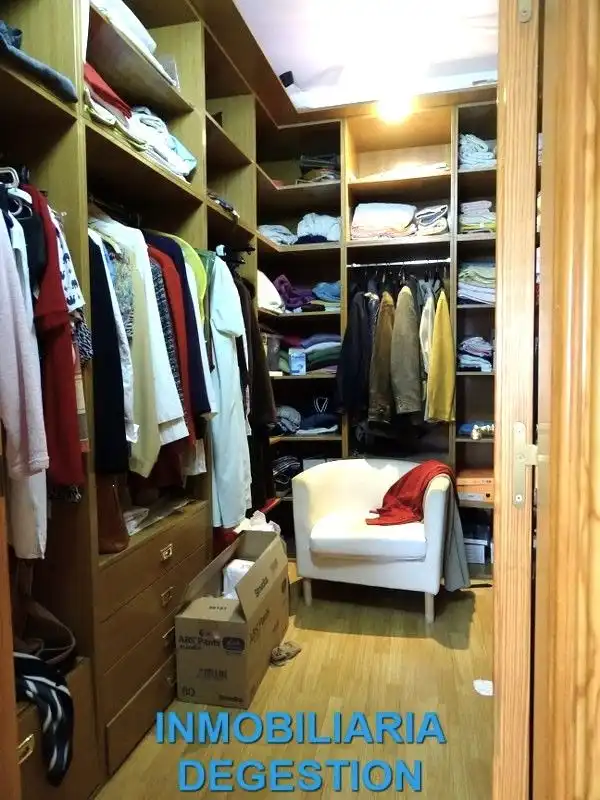Dormitori de Casa o xalet en venda en Linares amb Aire condicionat, Calefacció i Jardí privat
