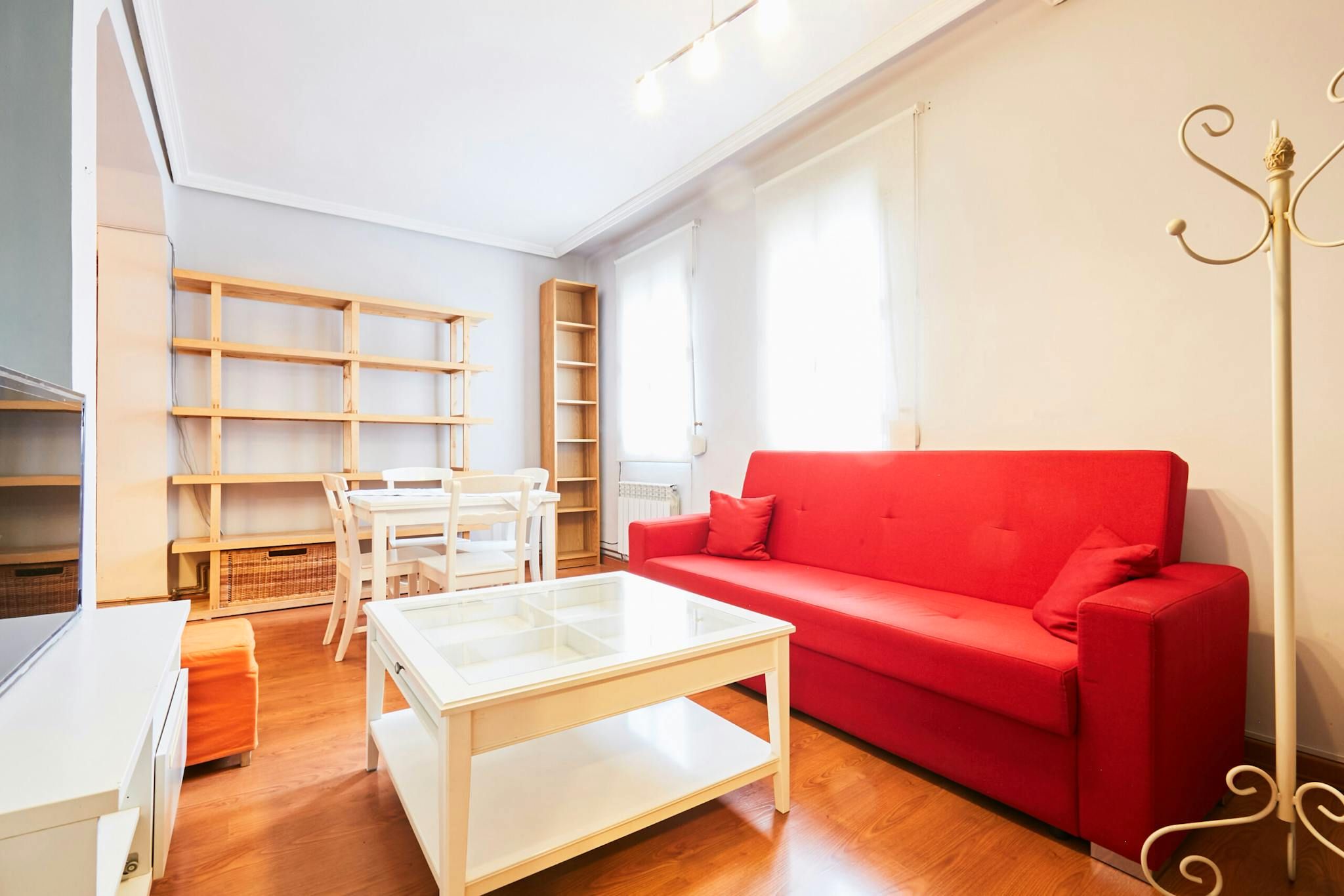 Living room of Flat to rent in  Madrid Capital  with Air Conditioner, Furnished and Washing machine