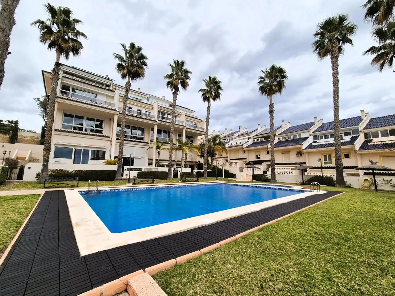 Piscina de Casa o xalet en venda en Alicante / Alacant amb Aire condicionat, Jardí privat i Terrassa