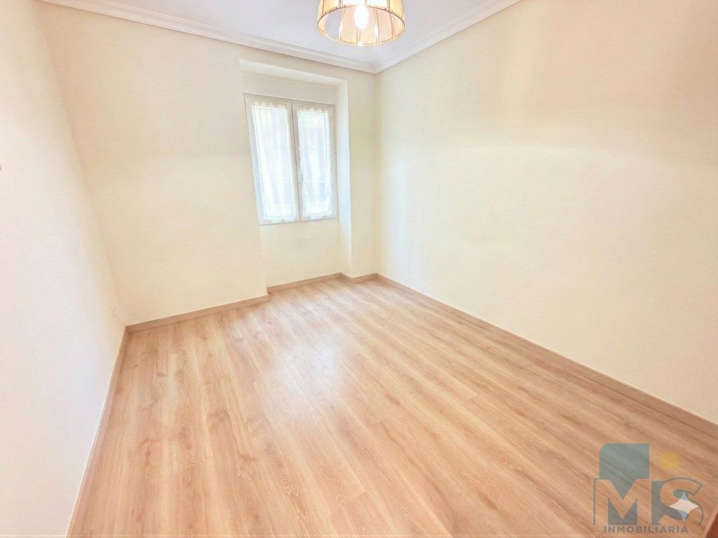 Bedroom of Flat for sale in Irun 