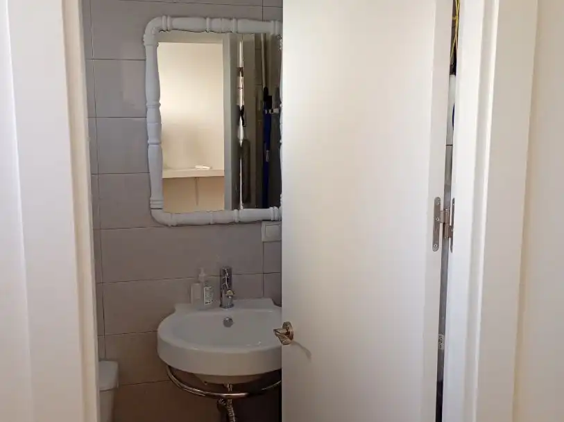 Baño de Local de alquiler en Sevilla con Aire acondicionado, Calefacción y Terraza