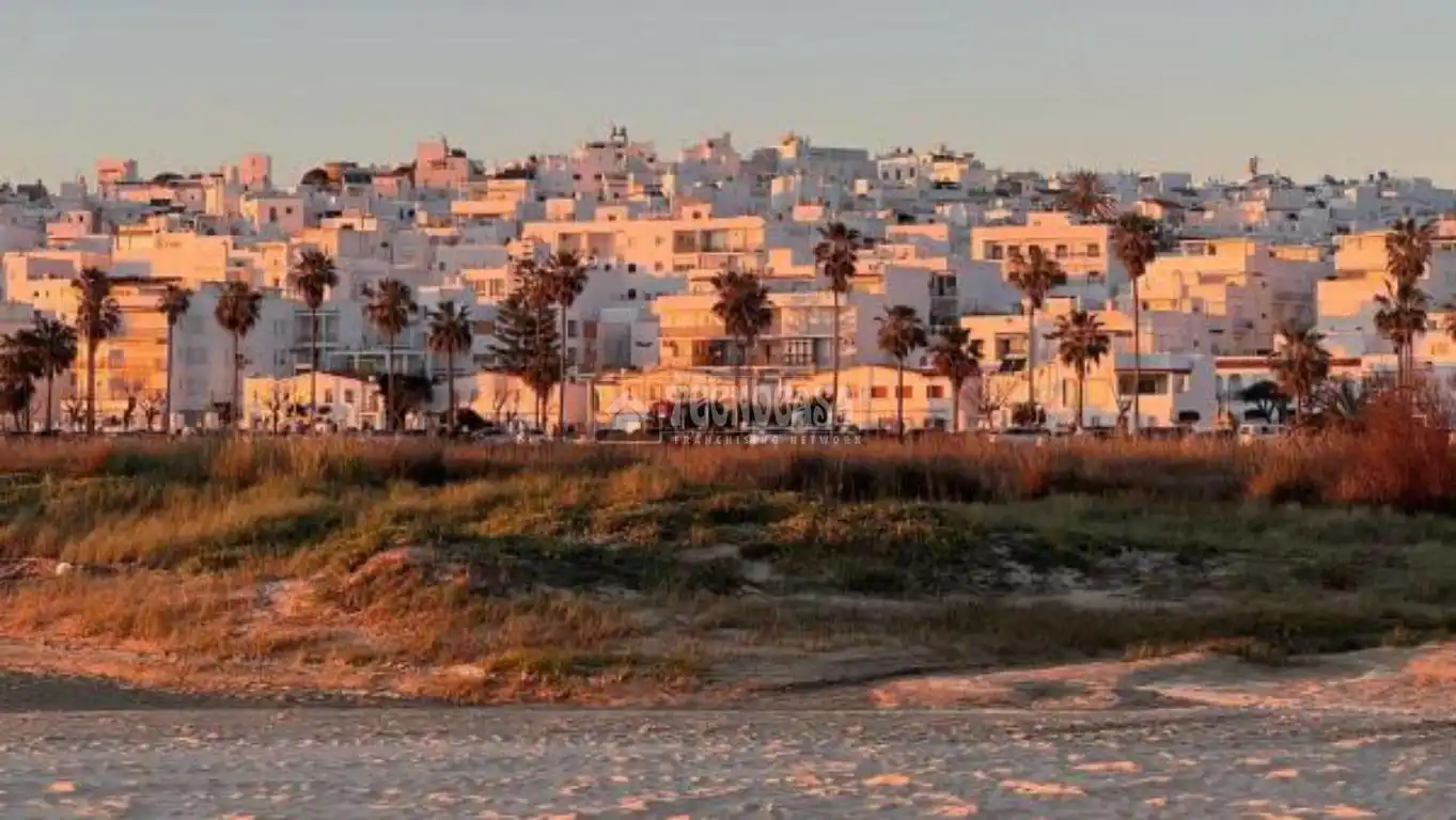 Vista exterior de Pis en venda en Conil de la Frontera amb Aire condicionat, Calefacció i Traster