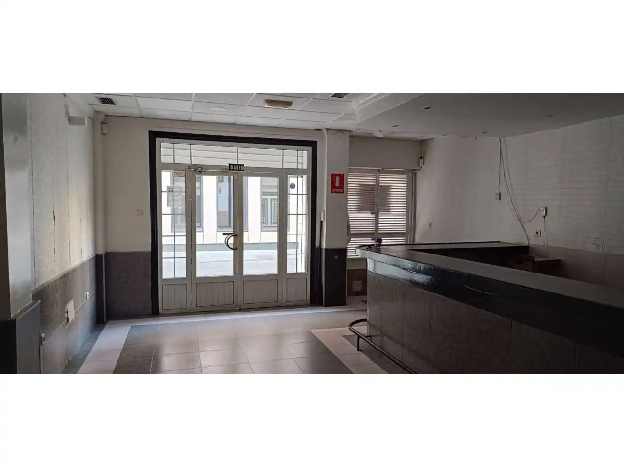 Local comercial en venta en Calle Julián Arcas Lacal, imagen 4