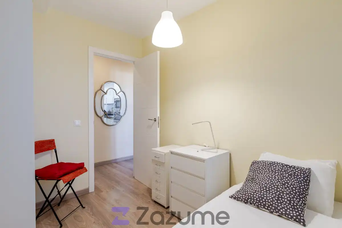 Bedroom of Flat for rent in Madrid  with Air Conditioner, Heating and Furnished