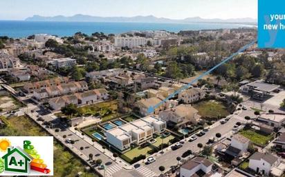 Vista exterior de Casa adosada en venda en Alcúdia amb Aire condicionat, Calefacció i Jardí privat
