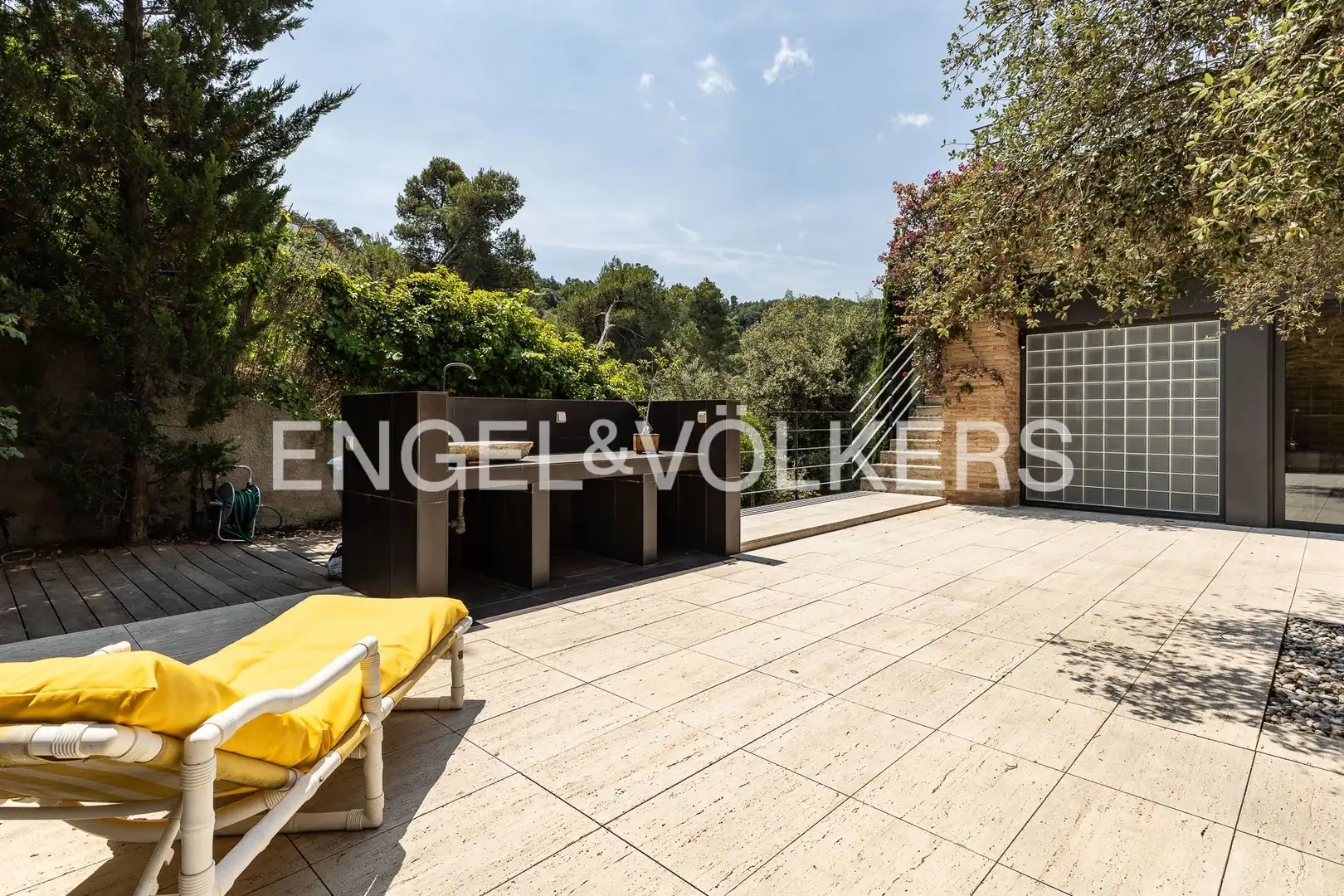 Terrassa de Casa adosada en venda en Sant Cugat del Vallès amb Calefacció, Jardí privat i Parquet