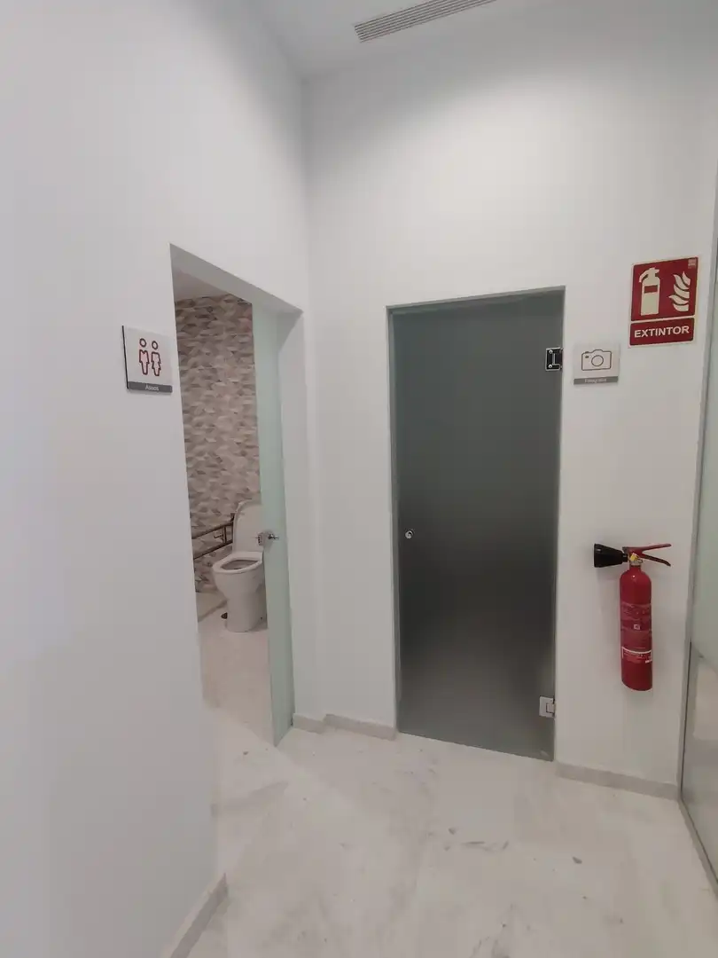 Badezimmer von Geschaftsraum zum Verkauf in Arona mit Klimaanlage und Terrasse