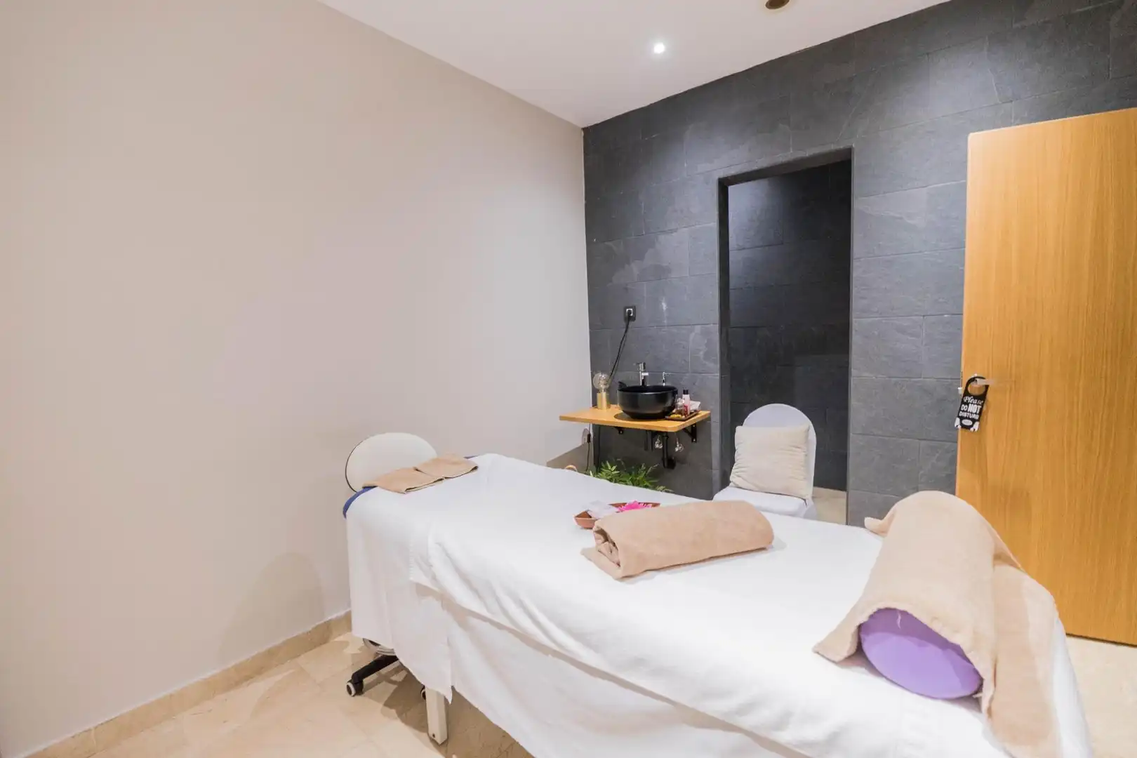 Bedroom of Flat for sale in Benahavís  with Air Conditioner, Heating and Private garden