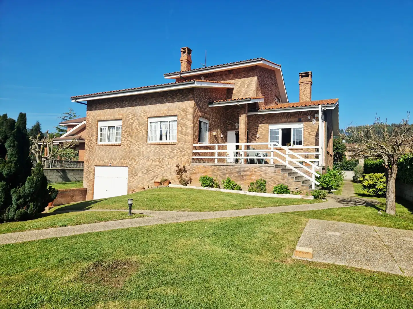 Vista exterior de Casa o chalet en venta en Castrillón con Calefacción, Terraza y Trastero