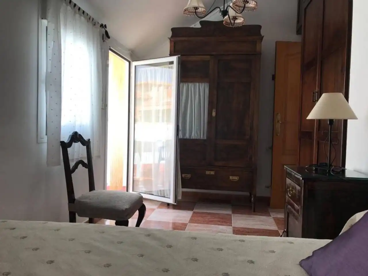 Habitación de Ático de alquiler en Baza con Aire acondicionado, Terraza y Amueblado