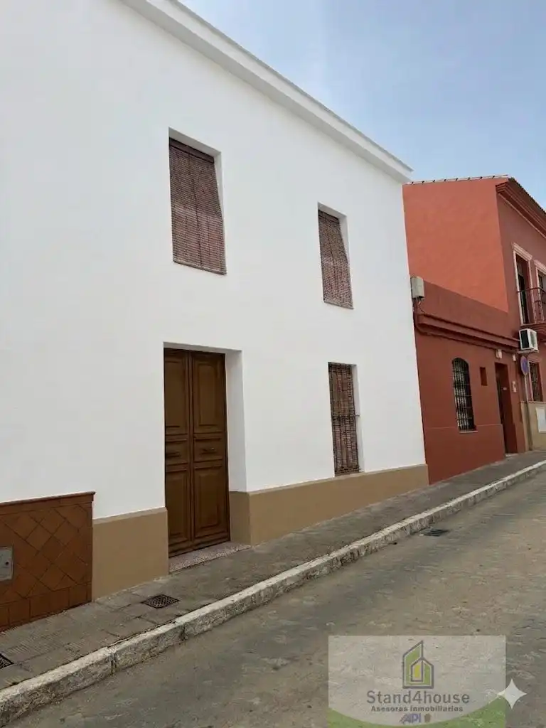 Vista exterior de Casa adosada en venda en Gibraleón amb Terrassa i Traster