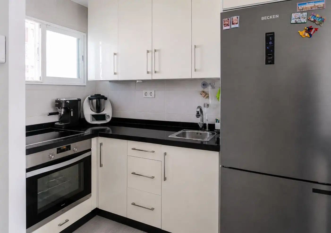 Cuina de Apartament en venda en Benalmádena amb Aire condicionat, Jardí privat i Parquet