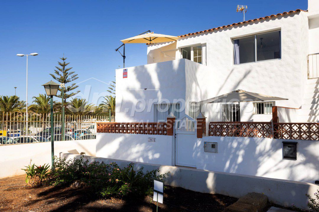 Vista exterior de Dúplex en venta en Arona con Terraza y Piscina comunitaria
