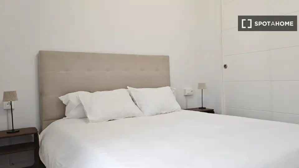 Dormitori de Apartament per a compartir en Málaga amb Aire condicionat, Terrassa i Moblat