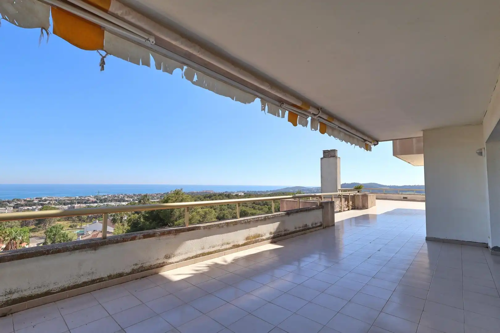 Terraza de Piso en venta en Sant Pere de Ribes con Calefacción, Terraza y Piscina comunitaria