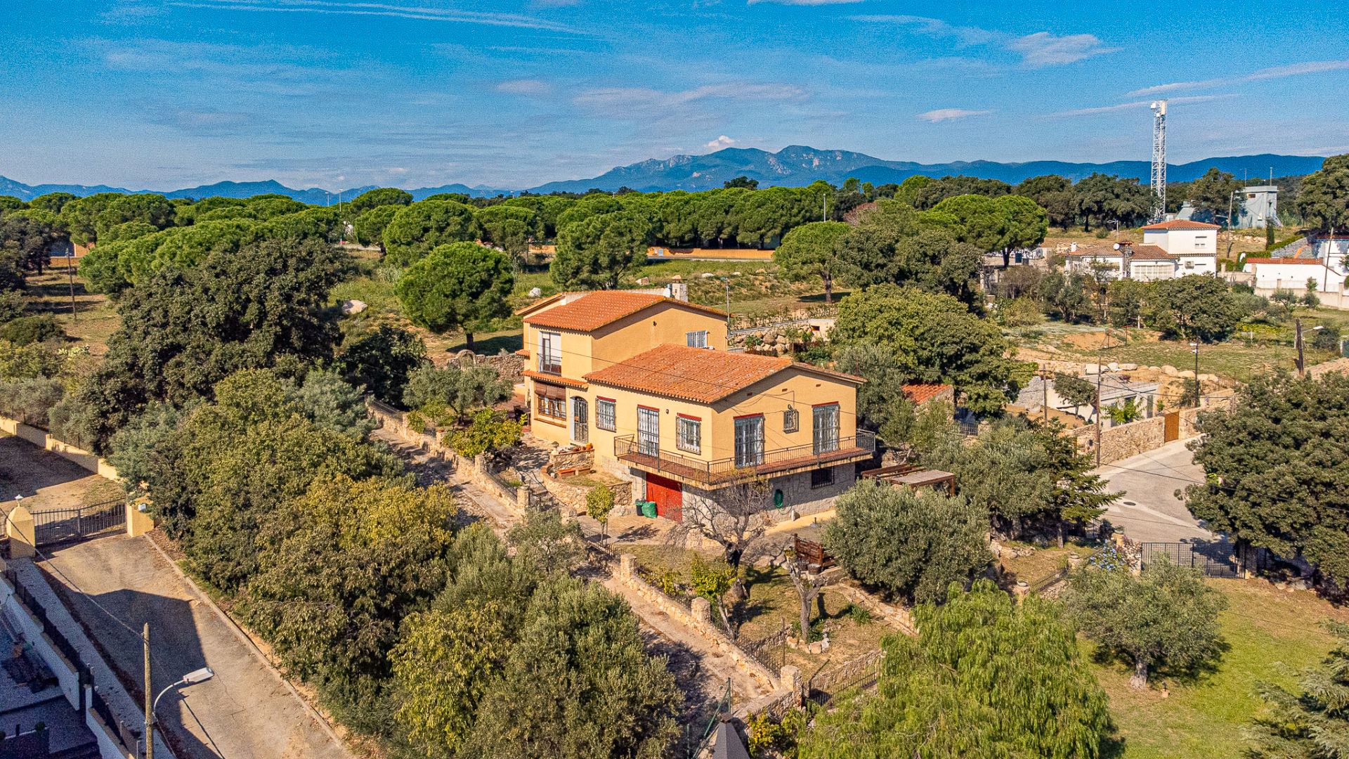 Vista exterior de Casa o xalet en venda en Capmany amb Calefacció, Jardí privat i Piscina