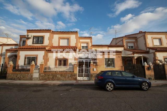 Casa adosada en Venta en Calle Sta. Maria Magdalena en Layos