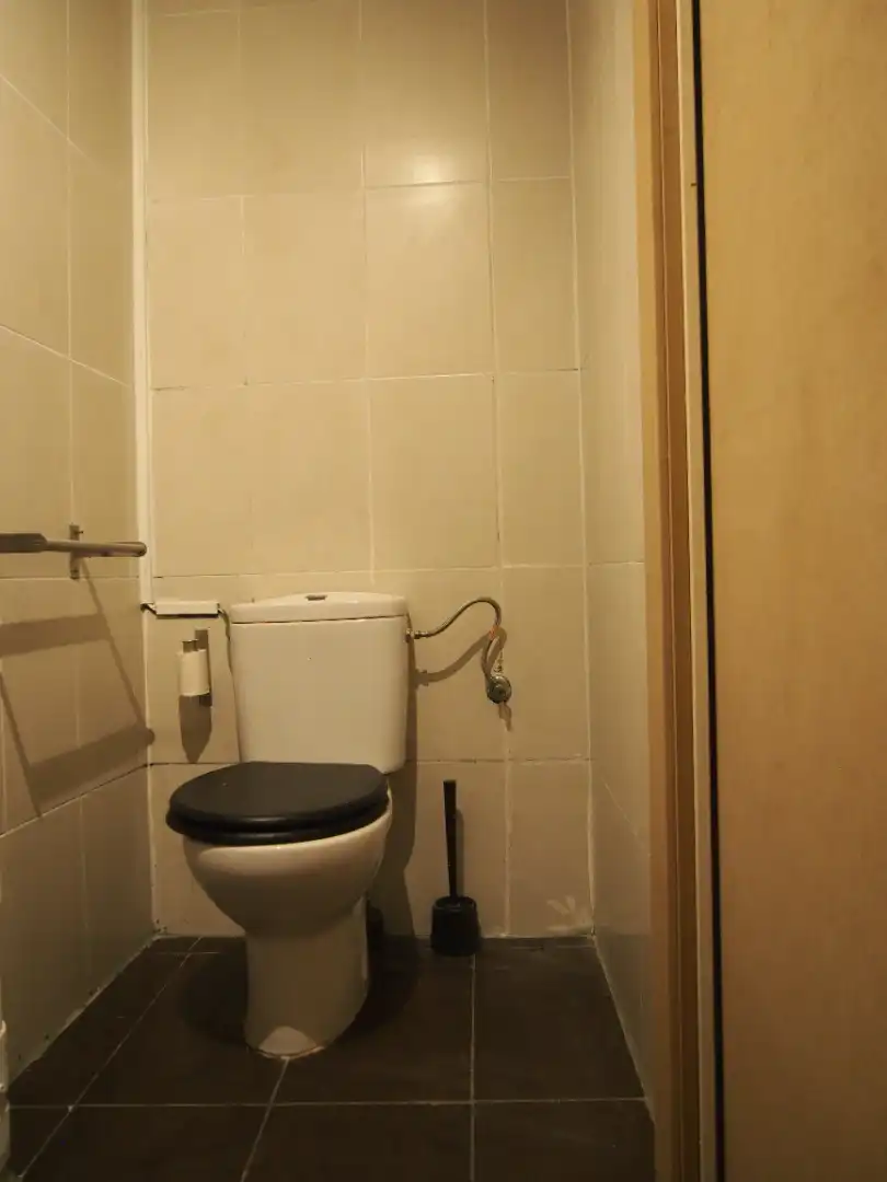 Baño de Local en venta en Barcelona con Aire acondicionado, Calefacción y Parquet