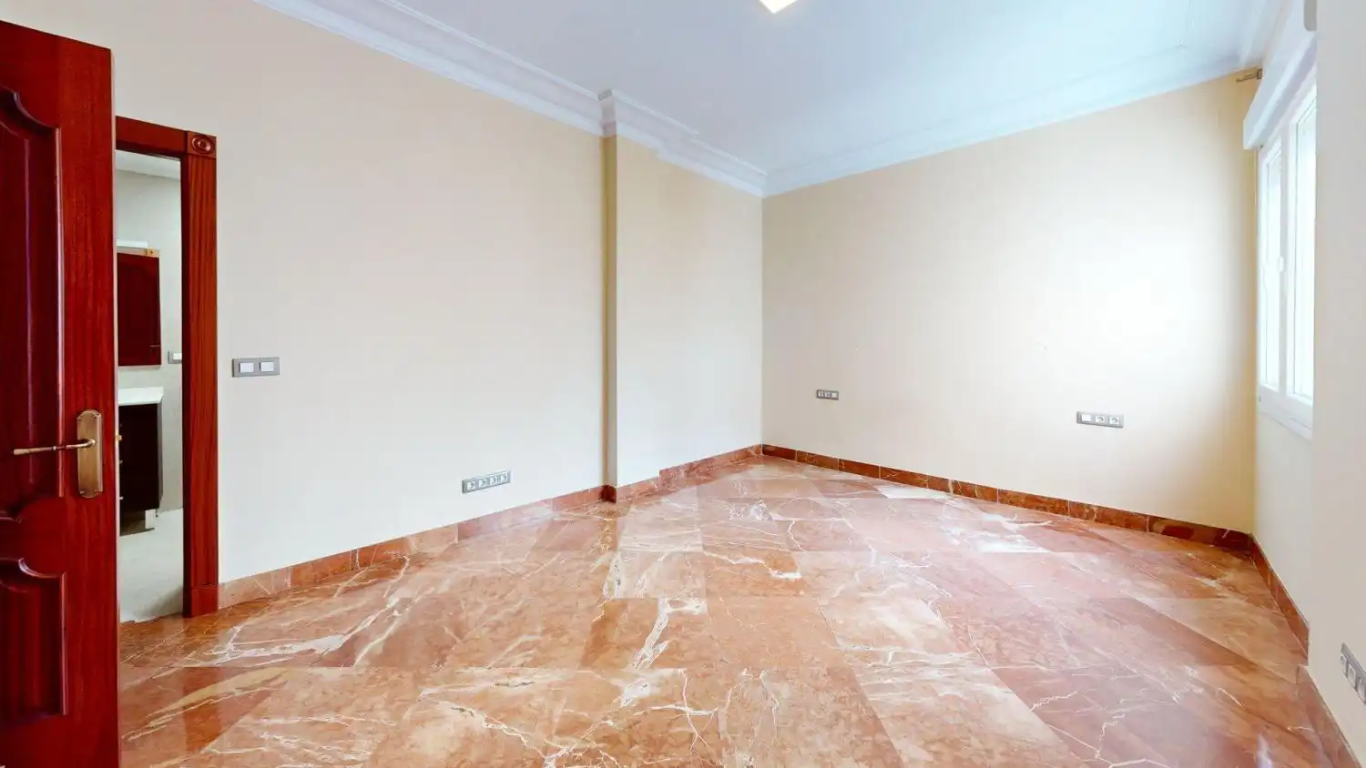 Flat for rent in Sevilla  with Air Conditioner, Heating and Terrace