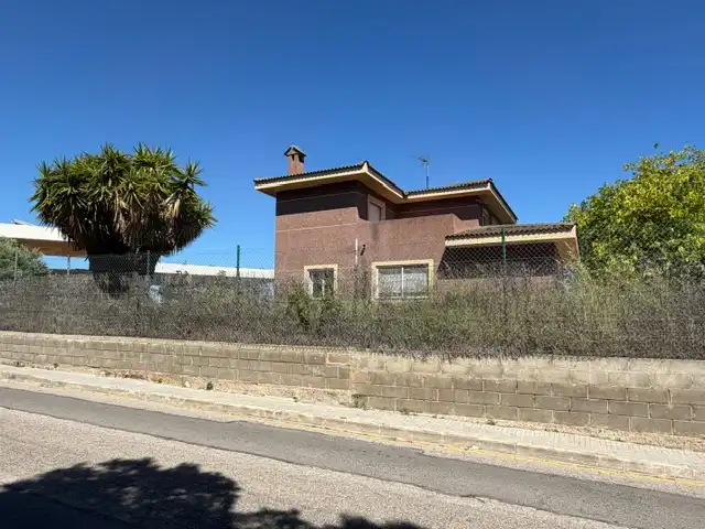 Vista exterior de Casa o xalet en venda en Tarragona amb Jardí privat, Terrassa i Alarma