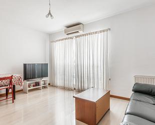 Sala d'estar de Planta baixa en venda en  Madrid Capital amb Aire condicionat, Calefacció i Jardí privat