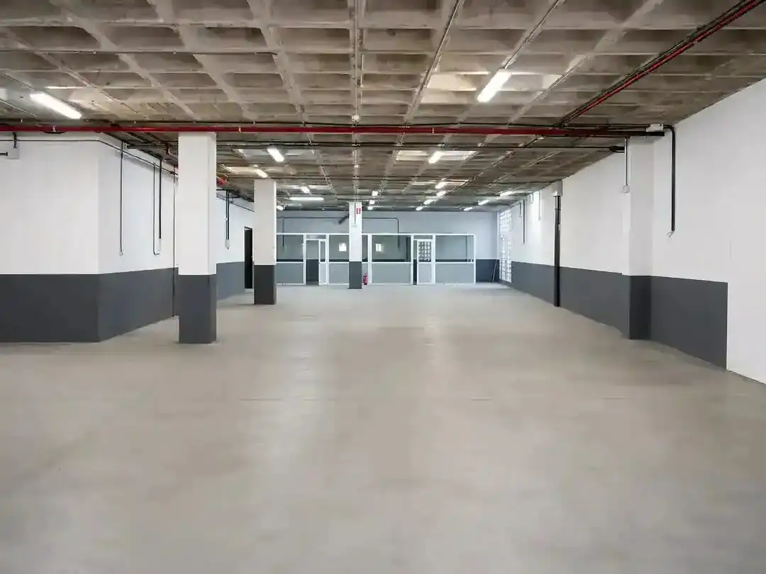 Büro zur Miete in Las Rozas de Madrid mit Klimaanlage, Heizung und Terrasse