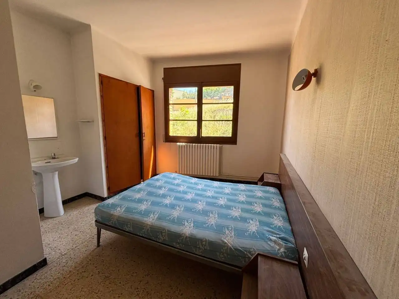 Dormitori de Casa o xalet en venda en La Llacuna amb Jardí privat