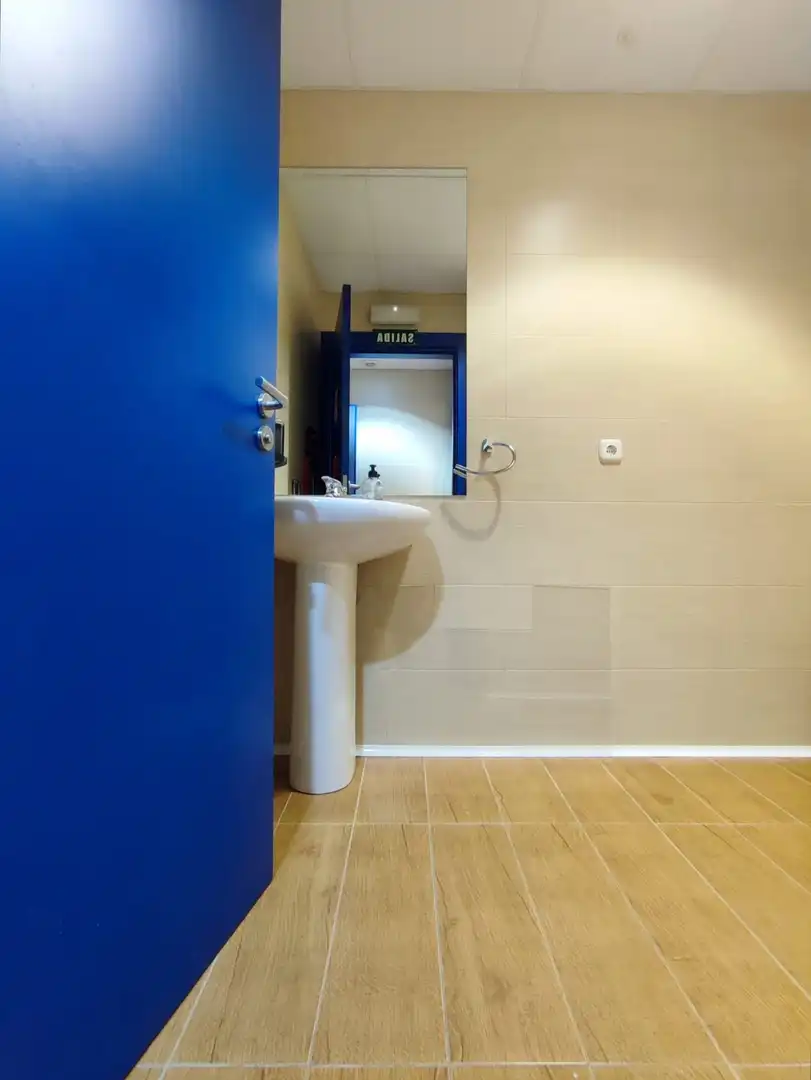 Baño de Local en venta en Valle de Egüés / Eguesibar con Aire acondicionado