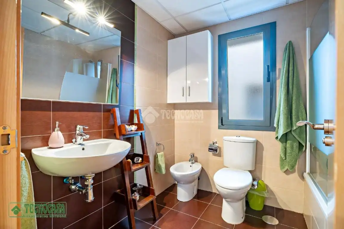 Baño de Ático en venta en El Ejido con Aire acondicionado, Parquet y Balcón
