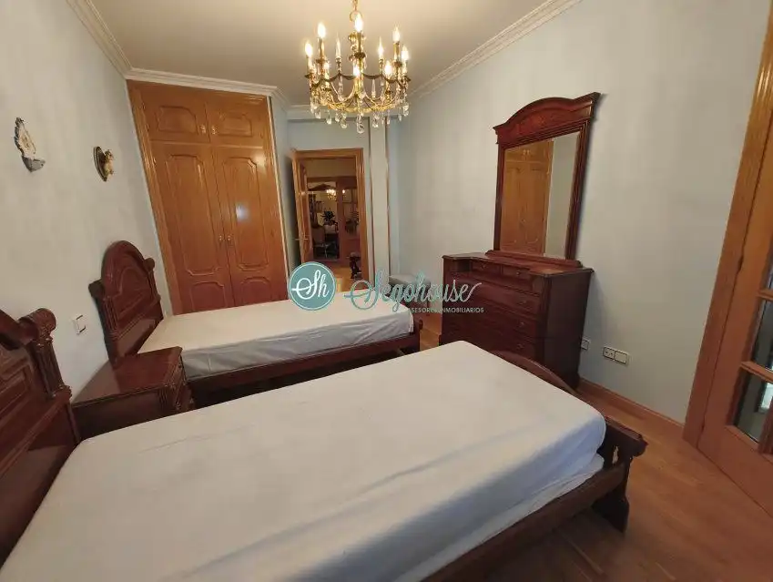 Schlafzimmer von Wohnung zur Miete in Segovia mit Heizung, Parkett und Möbliert