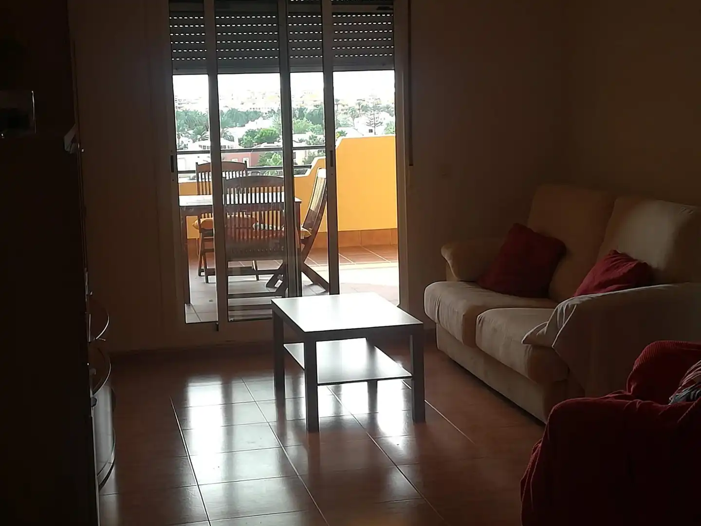 Sala de estar de Piso de alquiler en El Ejido con Jardín privado, Terraza y Piscina