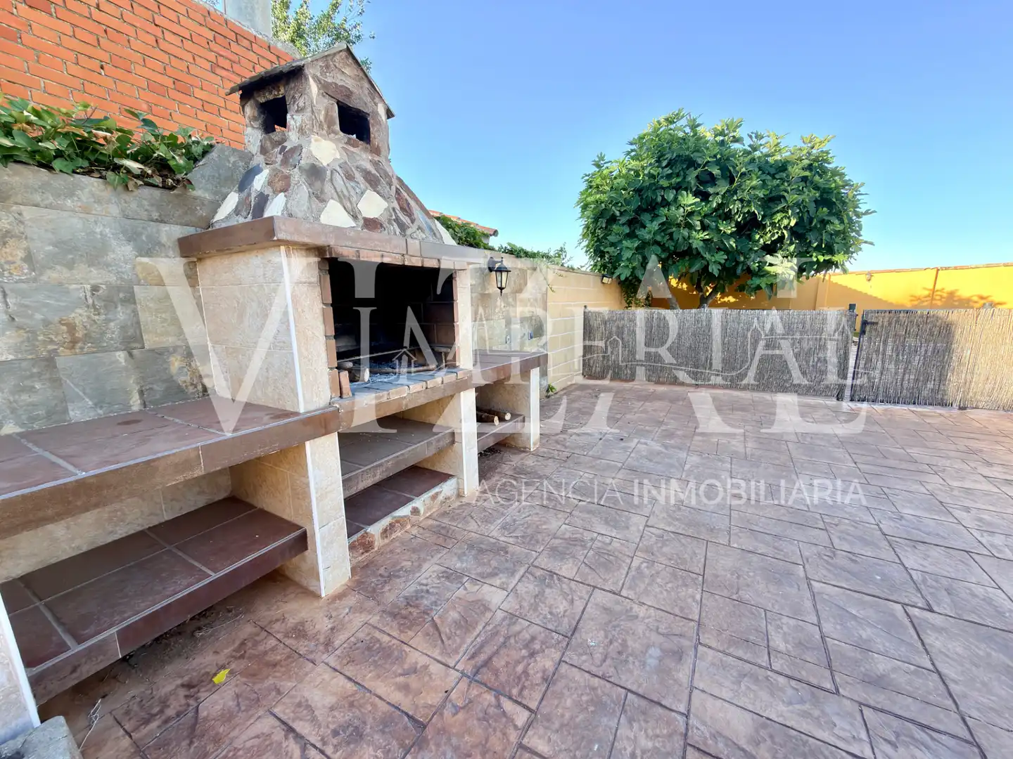 Terrasse von Haus oder Chalet zum Verkauf in El Viso de San Juan mit Klimaanlage, Heizung und Privatgarten
