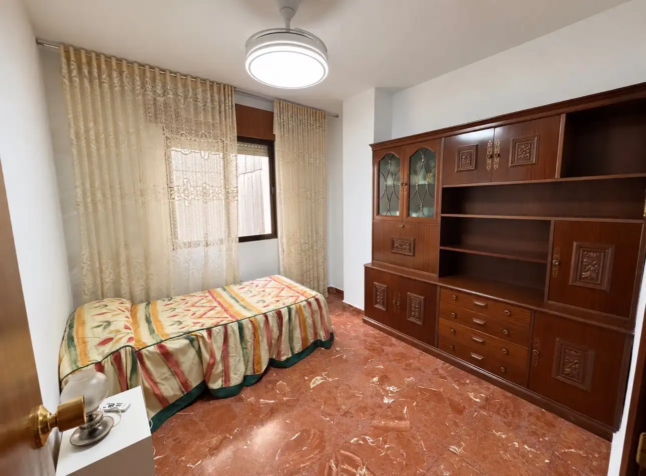 Habitación de Piso de alquiler en Jaén con Aire acondicionado, Terraza y Amueblado