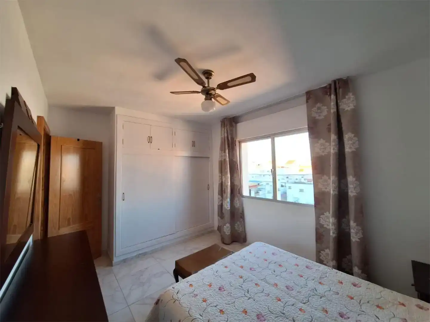 Dormitori de Apartament per a compartir en Estepona amb Moblat, Forn i Rentadora