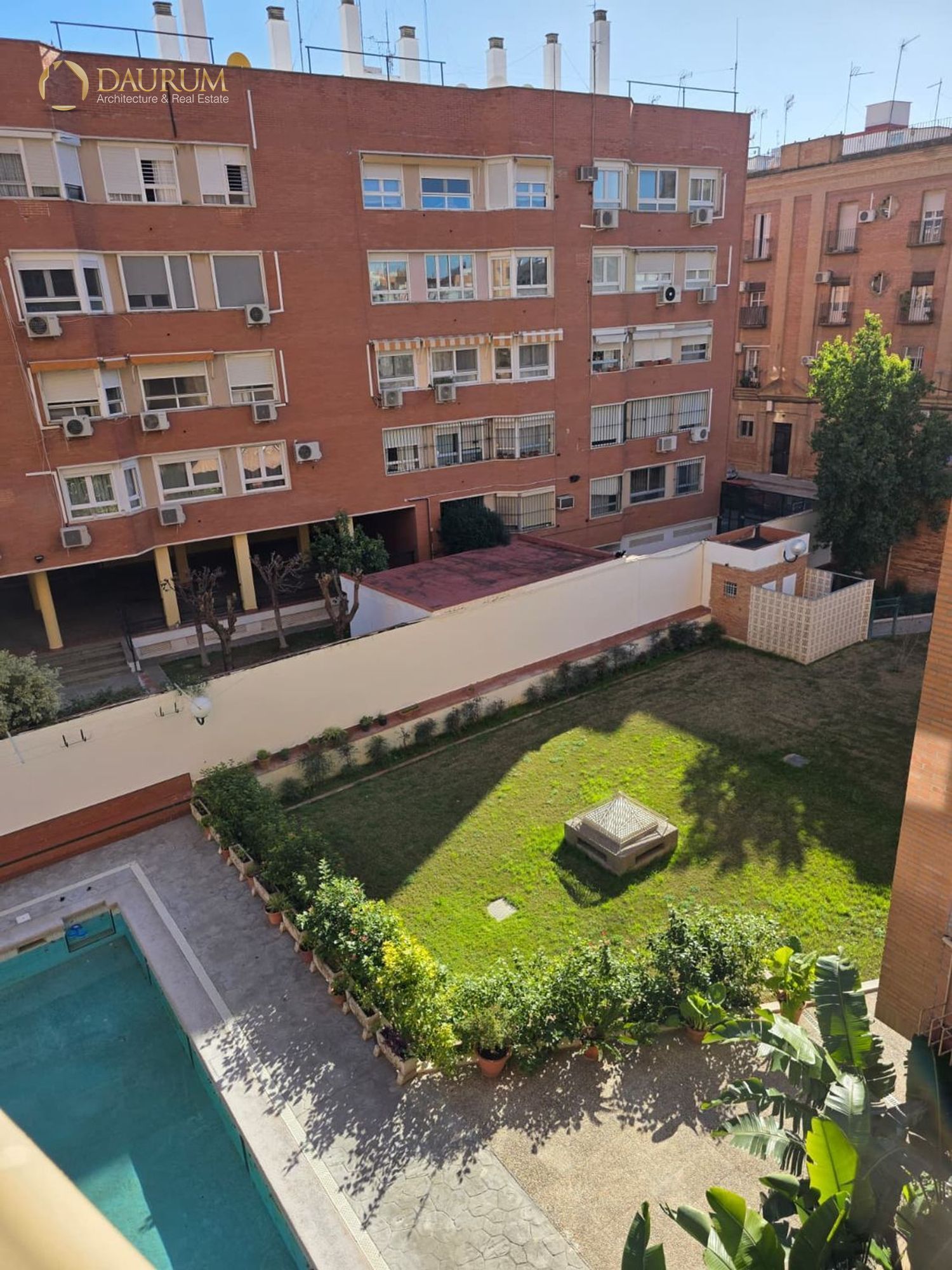 Garden of Flat for sale in  Sevilla Capital  with Air Conditioner, Terrace and Storage room