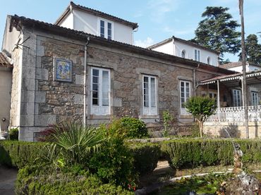 Casa rústica con balcón en venta en Praza Antonio Palacios 5