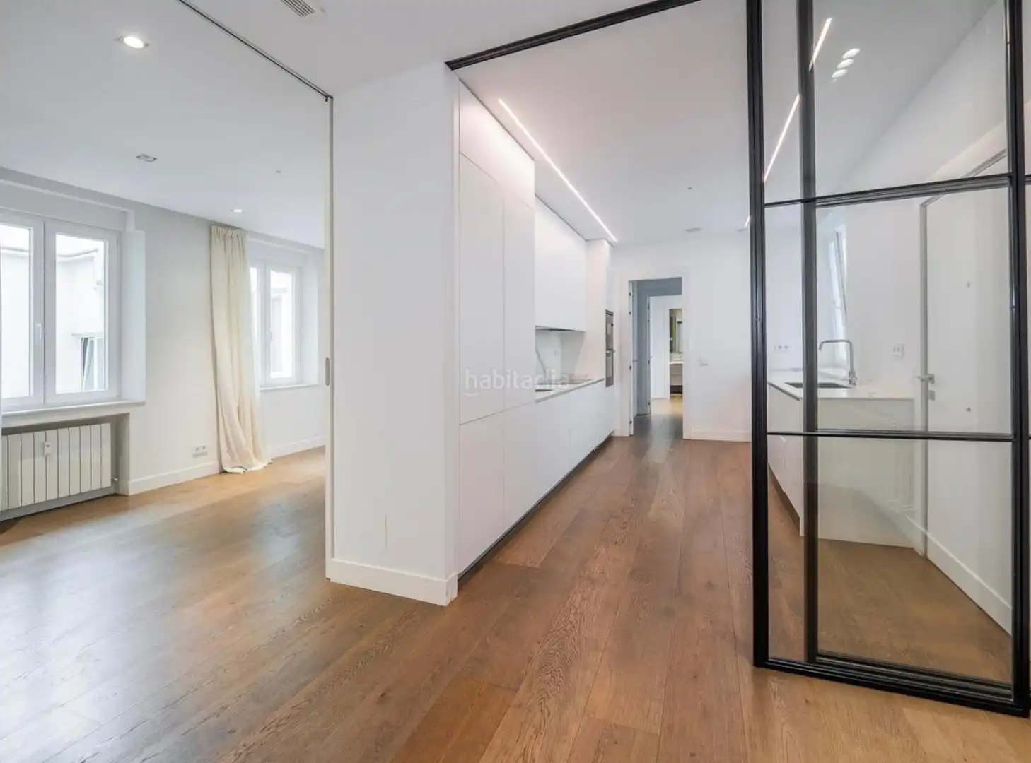 Wohnung zum Verkauf in Barcelona mit Terrasse und Gemeinschaftspool