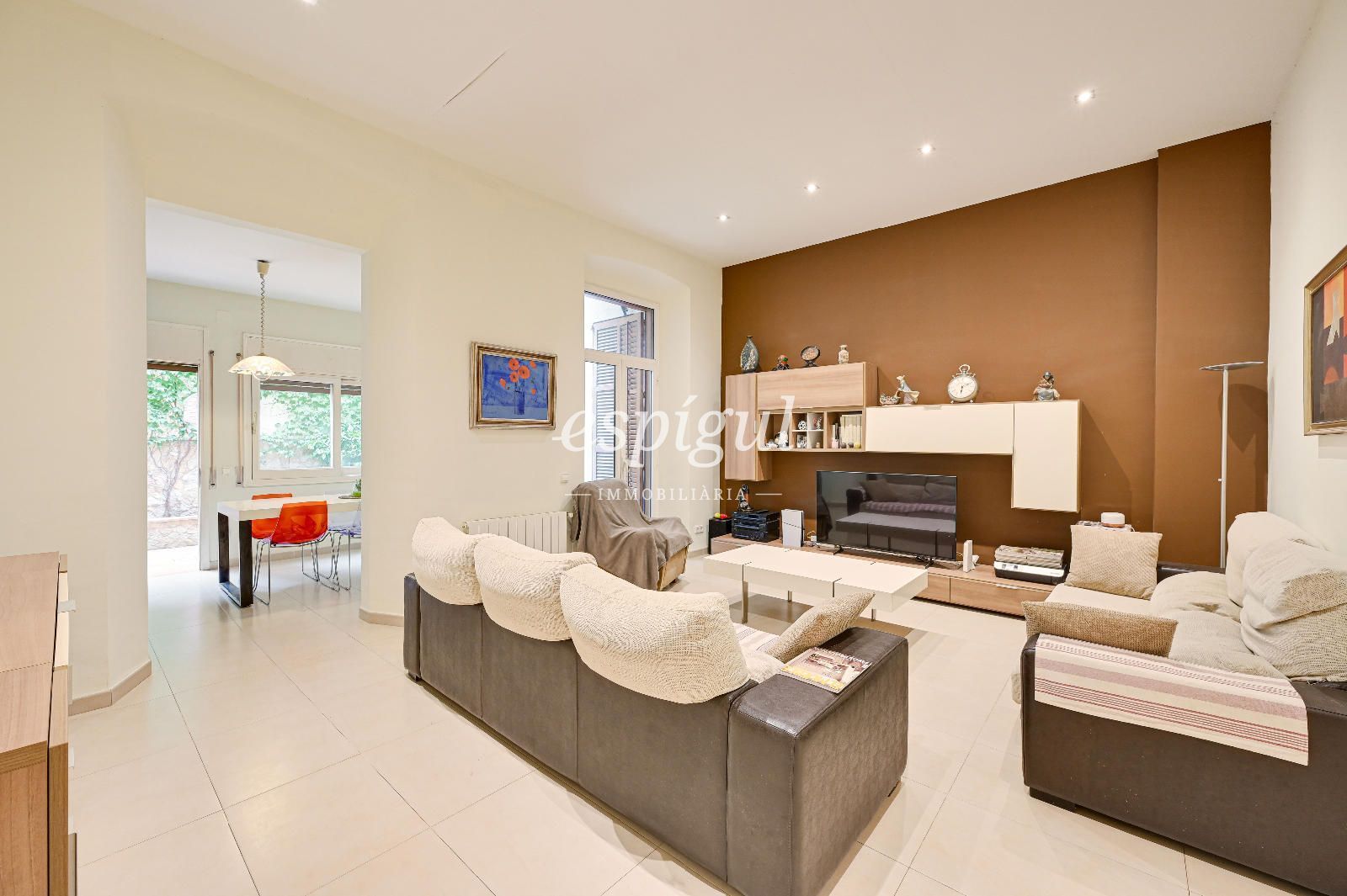 Living room of Flat for sale in Girona Capital  with Heating, Terrace and Furnished