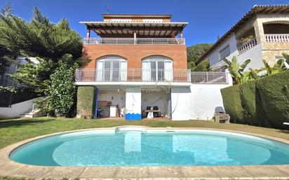 Vista exterior de Casa o xalet en venda en Cabrils amb Calefacció, Jardí privat i Terrassa