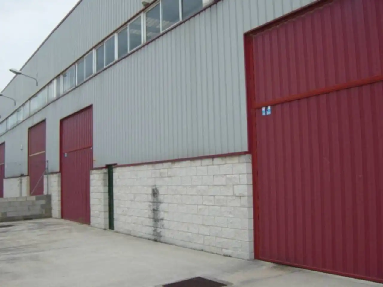 Vista exterior de Nave industrial en venta en Sant Llorenç d'Hortons con Calefacción y Alarma